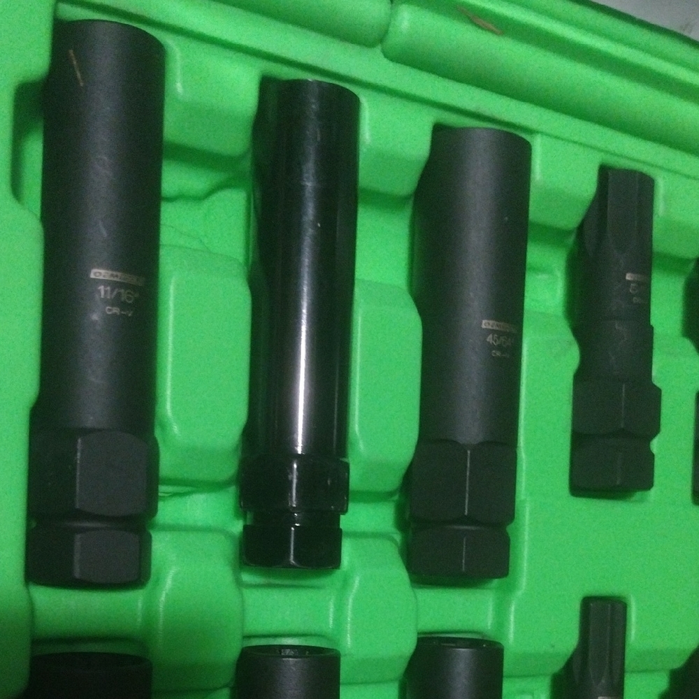 Locking Lug Master Key Set in Green Case - Picture 3 of 12